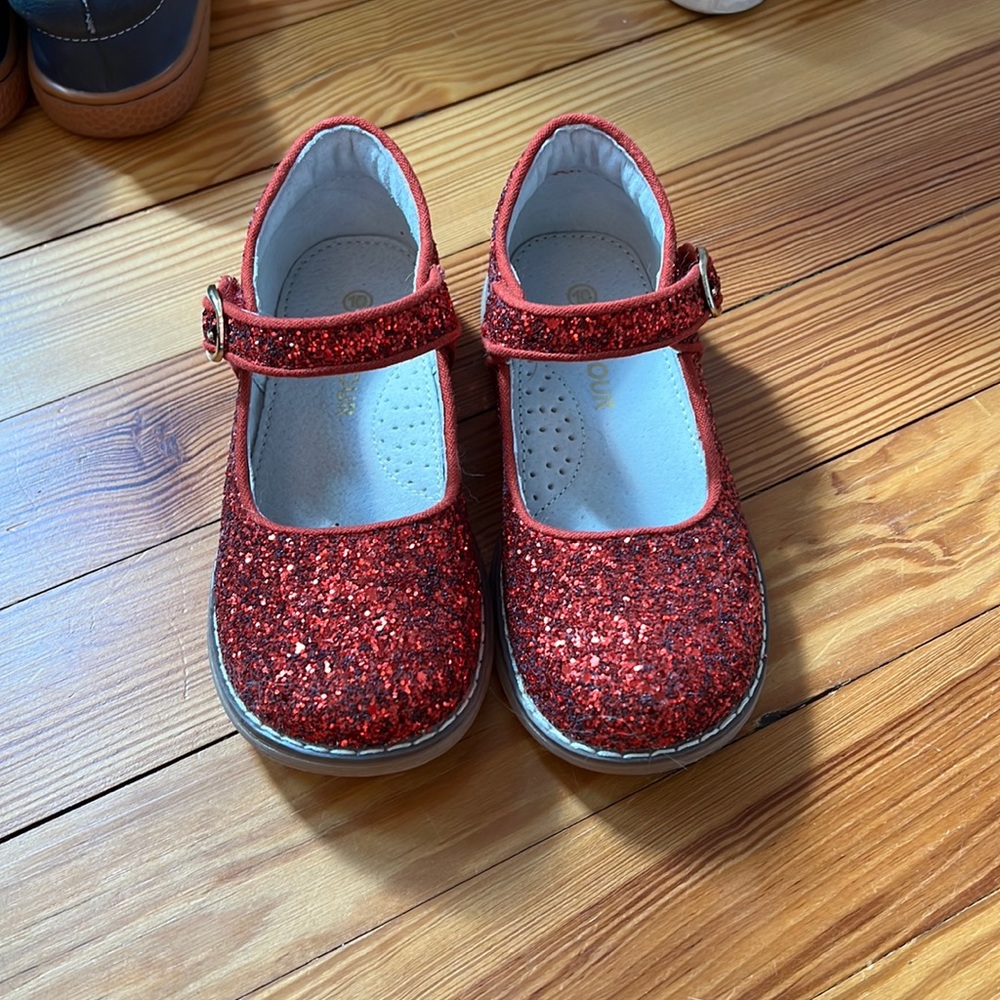 Little girls L’amour red glitter shoes